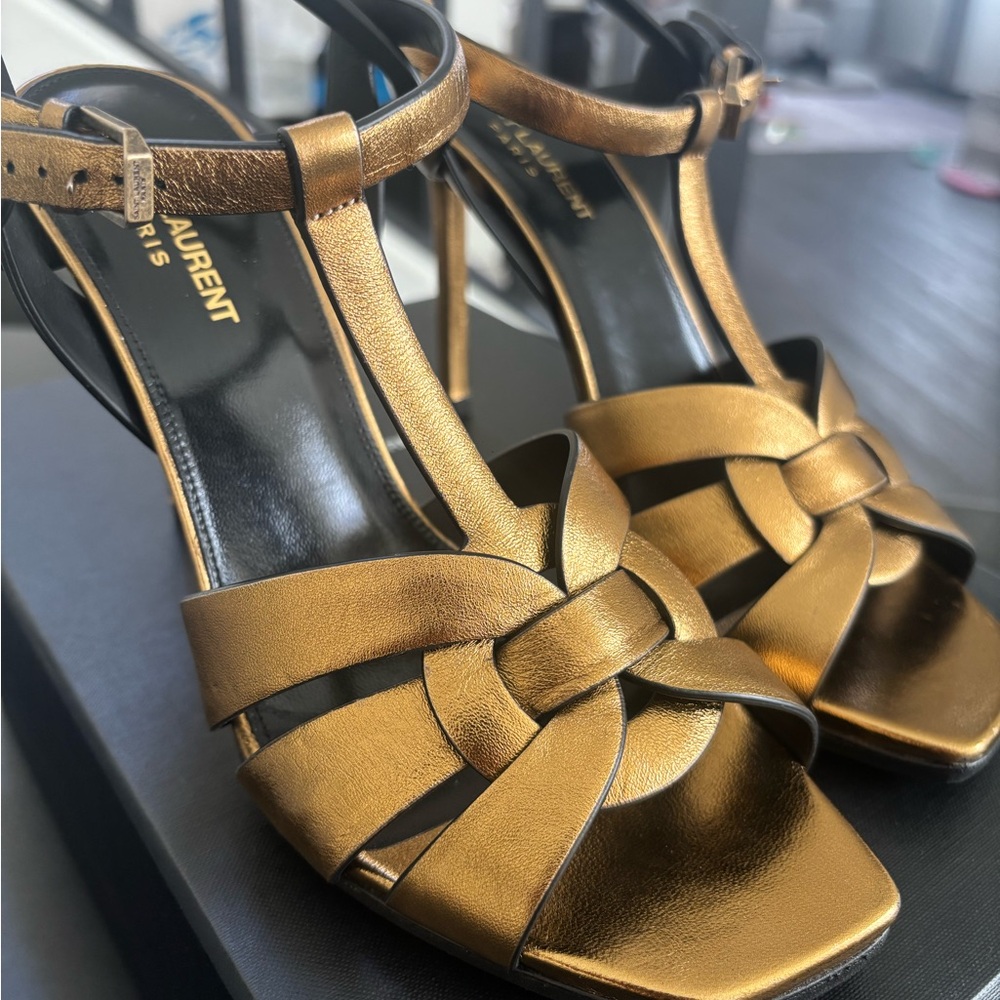 Ysl gold/ bronze high heel ( tribute ) style in close to perfect condition